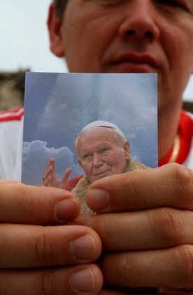 Msza przy grobie bł. Jana Pawła II