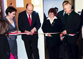  Marszałek Sejmu Ewa Kopacz (z lewej) uczestniczyła w oficjalnym otwarciu świetlicy środowiskowej