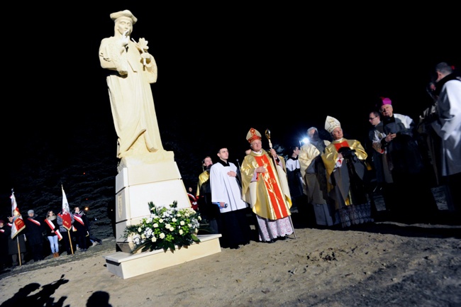 Przed patronacką bayzliką Radomia został odsłonięty pomnik św. Kazimierza