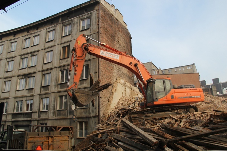 Wyburzyli kamienicę na rogu Matejki i Słowackiego