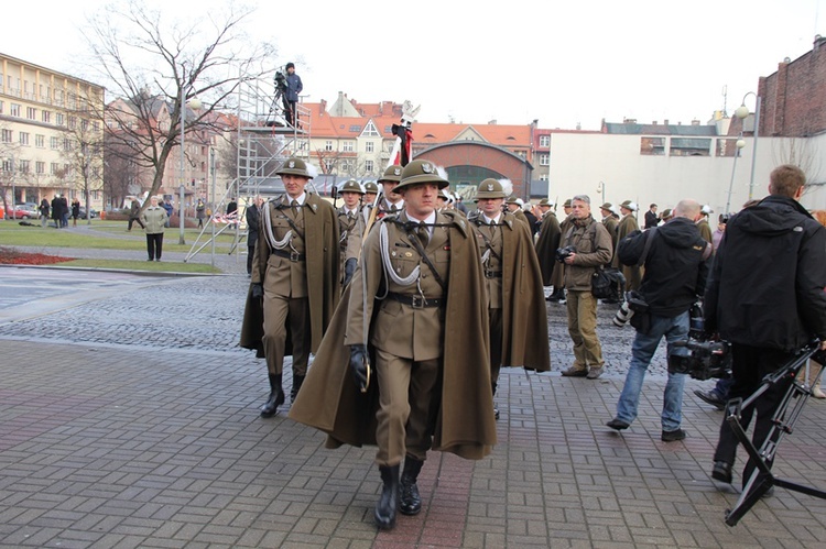 Wprowadzenie urny śp. Wojciecha Kilara do katedry