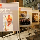 Wystawa fotografii przypomina ważne chwile diecezjalnego życia, które przeżywaliśmy pod przewodnictwem bp. Tadeusza Rakoczego