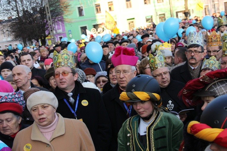 W Rawie Mazowieckiej w Orszaku Trzech Króli wziął udział bp Andrzej F. Dziuba