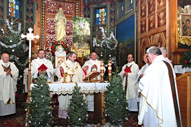  Jubileuszowym uroczystościom przewodniczył bp Krzysztof Nitkiewicz