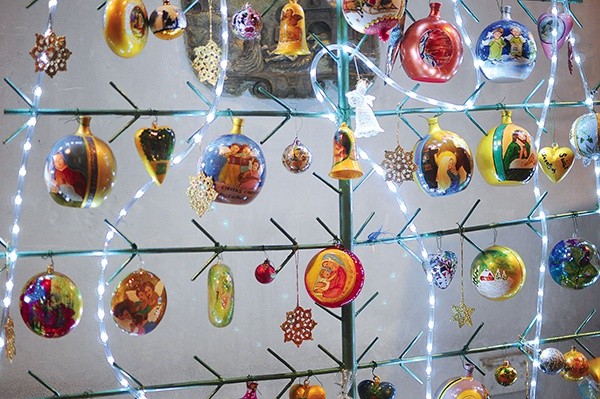 Bożonarodzeniowe ozdoby powstały z okazji 5-lecia istnienia oddziału w Piotrówce
