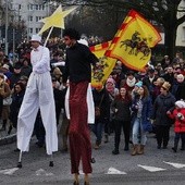 Orszak Trzech Króli wędrował z parafii św. Maksymiliana Marii Kolbego do betlejemskiej szopki ustawionej na płońskim rynku