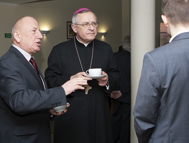 Biskup z samorządowcami