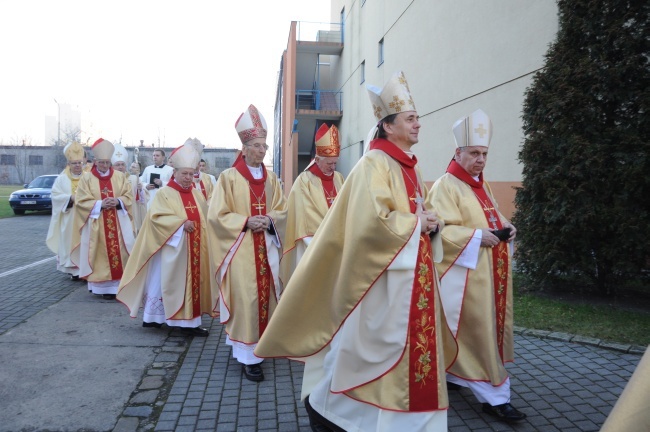 Procesja z seminarium do kościoła