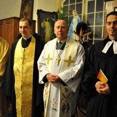 Przedstawiciele siostrzanych Kościołów w Płocku (od lewej): bp Piotr Libera, ks. protojerej Eliasz Tarasiewicz, bp Maria Ludwik Jabłoński i ks. Mateusz Łaciak