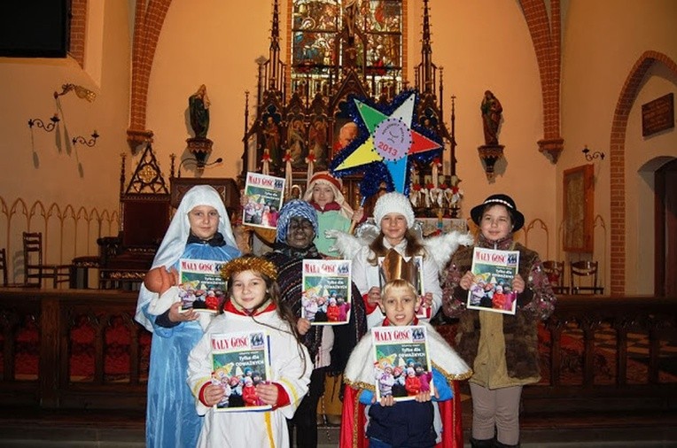 Kolędnicy z okładki "Małego Gościa"