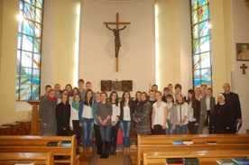 Uczestnicy konkursu papieskiego w kaplicy seminaryjnej św. Stanisława Kostki