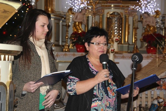 Wyniki konkursu ogłasza Grażyna Krzanowska (na zdjęciu z prawej)