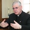 Abp Müller: Kościół to nie tylko papież