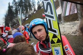 To był skok na 102... Tyle metrów wystarczyło, by Krzysztof Biegun z Gilowic do swoich narciarskich trofeów mógł dołączyć złoty medla w drużynowej konkurencji Mistrzostw Świata 