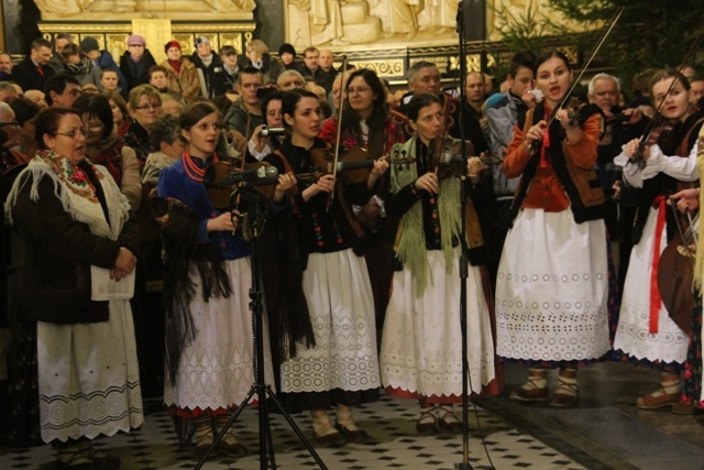 Koncert Józefa Skrzeka i górali dla Stecówki