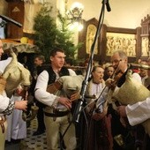 Koncert Józefa Skrzeka i górali dla Stecówki