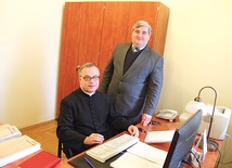  Ks. dr hab. Bogdan Węgrzyn i Jakub Fenrych udzielają w poradniach pomocy prawno-kanonicznej oraz prowadzą mediacje