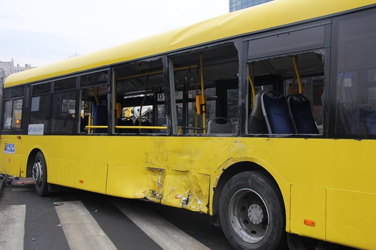 Wypadek autobusu w Katowicach