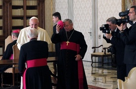 Bp Henryk Tomasik podczas spotkania z papieżem Franciszkiem