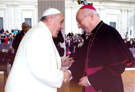 Papież Franciszek i bp Andrzej F. Dziuba w czasie spotkania w Watykanie