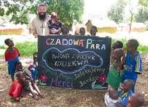  Każda para, która zdecyduje się na pomoc misjom, w ramach podziękowania dostaje zdjęcie prosto z Afryki 