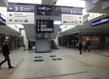 Na 5 peronów krakowskiego dworca prowadzi teraz 25 wejść