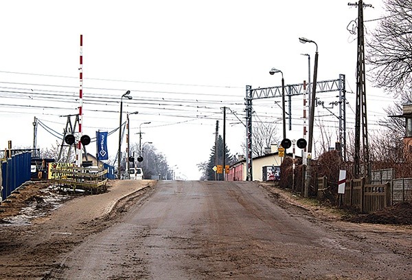  Zamknięcie przejazdu na ul. Spółdzielczej odetnie najkrótszą drogę do wielu firm i sklepów