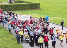  Wejście pielgrzymów bielsko-żywieckich do Łagiewnik