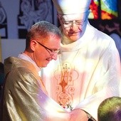 – Koinonia dzięki tym święceniom mocniej wrasta w Kościół koszalińsko-kołobrzeski – mówił bp Edward Dajczak podczas sakramentu święceń ks. Pawła