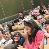  W żywą debatę o miłości włączyli się również studenci