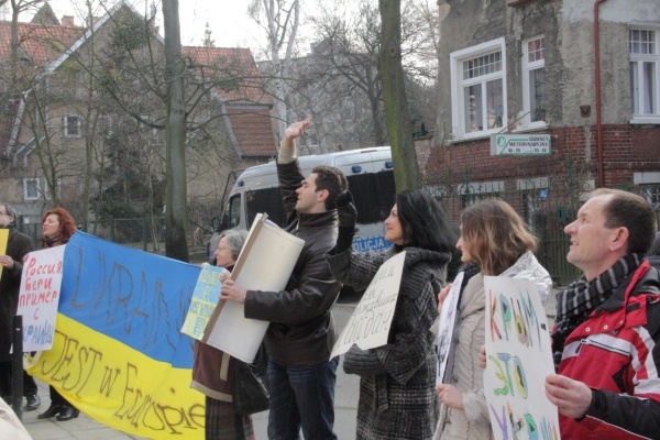 Protest przed rosyjskim konsulatem