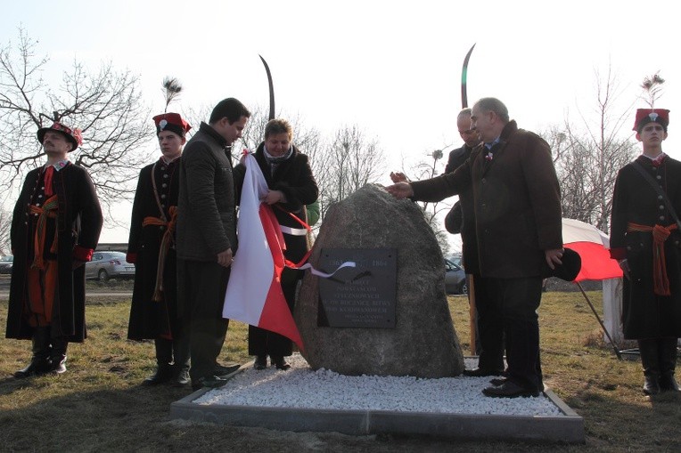 Odłonięcie tablicy upamiętniajacej bitwę pod Kurdwanowem