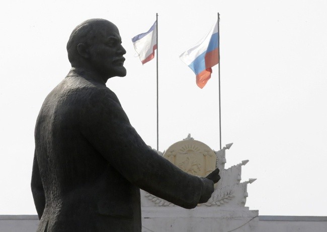 "Chwała Ukrainie!" na pomniku Lenina 
