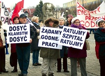  – Wobec braku działań będziemy się domagać odwołania zarządu powiatu – zapowiadali protestujący w Świdwinie