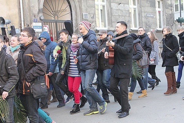  Ubiegłoroczna procesja z kościoła Wszystkich Świętych do gliwickiej katedry