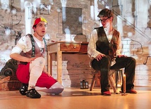  Pinokio i Gepetto – czyli Sławomir Błachut, wuefista, (z lewej)  i Piotr Kubica, uczeń