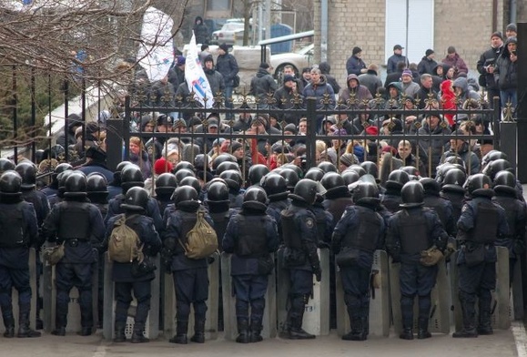 Prorosyjski tłum zajął urząd w Doniecku