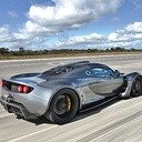 Hennessey Venom GT pędzi pasem lotniska centrum kosmicznego. A na liczniku 270,3 mil/h, czyli ponad 435 km/h