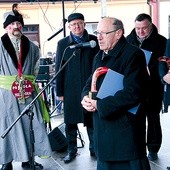  Ks. prał. Henryk Ćwiek, Tomasz Tyczyński, kierownik Muzeum Witolda Gombrowicza we Wsoli, i prezes Zarządu Banku Spółdzielczego w Jedlińsku Krzysztof Sadurski otrzymali statuetki „Jedliński Raczek” 