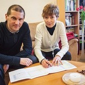 – W każdej sytuacji, obfitowania czy niedostatku, powinniśmy wykonać swoją część – być wierni w zarządzaniu pieniędzmi, gorliwie pracować, być uczciwym, kontrolować wydatki. I Panu Bogu zostawić przestrzeń do działania cudów – mówią Elżbieta i Mirosław Wrotkowie