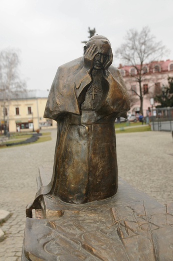 Papieskie rzeźby w Wieliczce