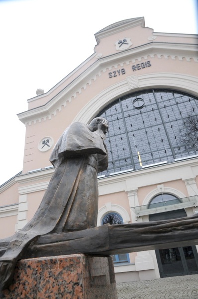 Papieskie rzeźby w Wieliczce