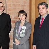 Ścisła współpraca prof. Aleksandry Chylewskiej-Tölle, ks. Tadeusza Kuźmickiego i pastora Wolfganga Iskrauta zaowocowała konferencją naukową „Sacrum–profanum. Religia w przestrzeni publicznej”