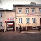 Caritas Płock to największa kościelna organizacja charytatywna w diecezji, która swą pomocą i opieką obejmuje setki osób