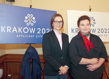 Była snowboardzistka Jagna Marczułajtis-Walczak (z lewej) kieruje Komitetem Konkursowym Kraków 2022, który zabiega o organizację zimowej olimpiady w tym mieście. Na zdjęciu z Magdaleną Sroką podczas prezentacji logotypu Zimowych Igrzysk Olimpijskich Kraków 2022