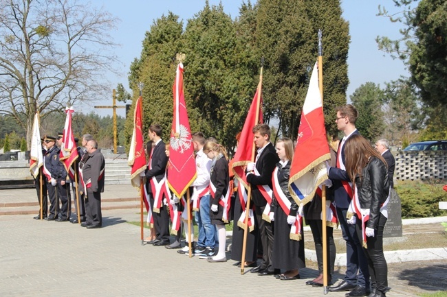 W hołdzie pomordowanym na Firleju