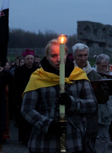 Droga Krzyżowa na Majdanku