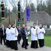 Procesja z palmami z kościoła św. Doroty na pola skansenu