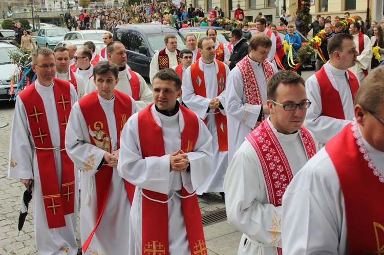 Niedziela Palmowa Młodych: procesja do katedry - cz. 2