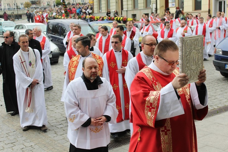 Niedziela Palmowa Młodych: procesja do katedry - cz. 2